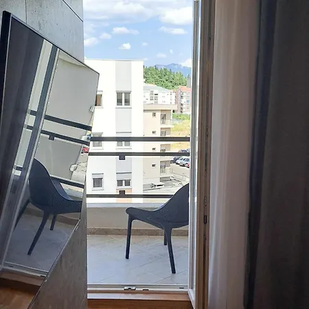 Elegant With Urban Charm דירה