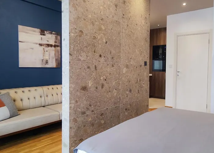 Elegant With Urban Charm *