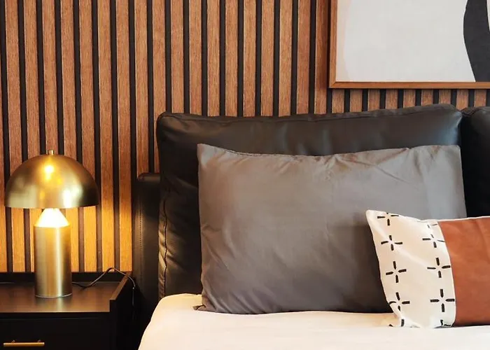 Elegant With Urban Charm Apartment